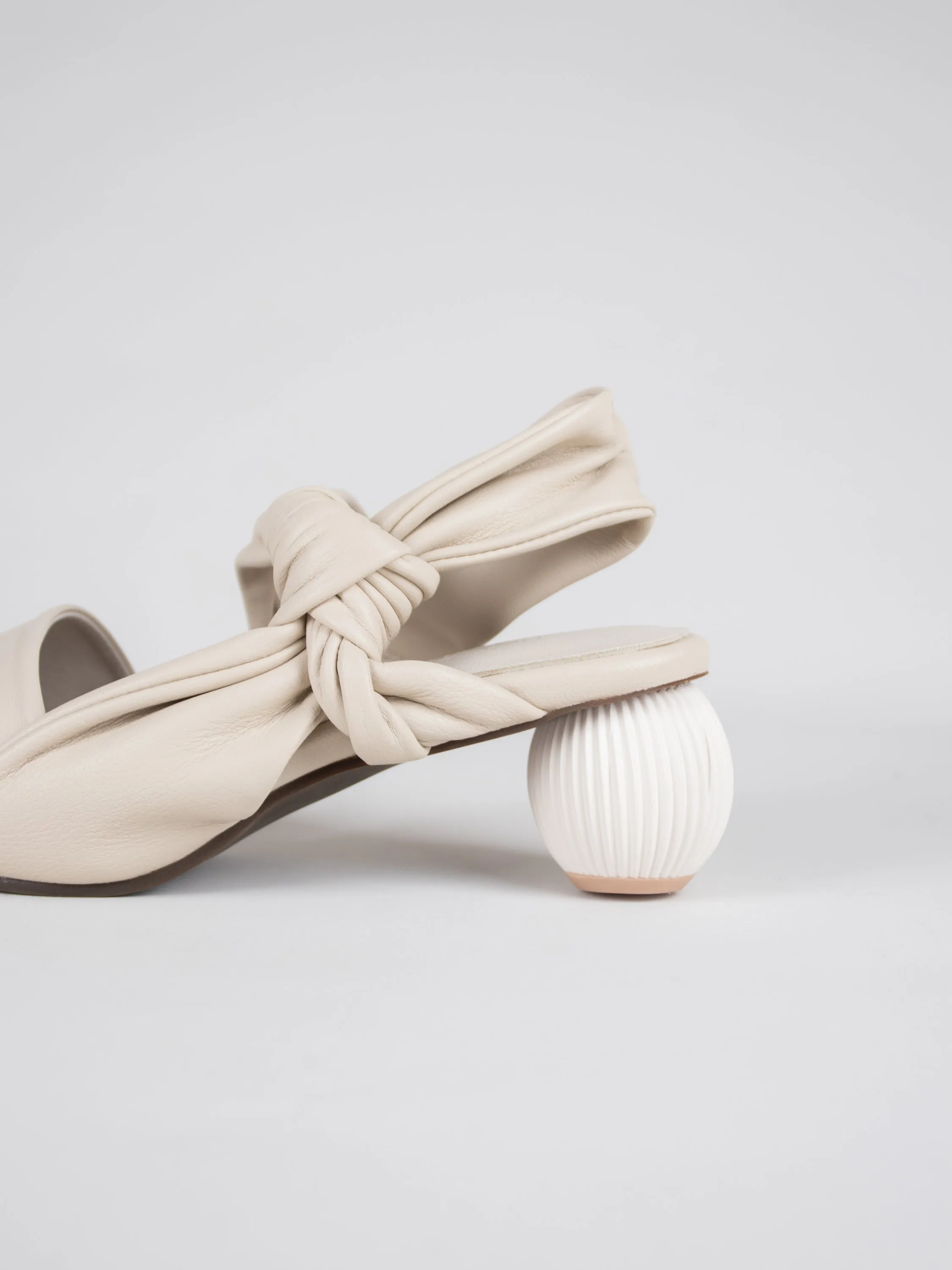 Lantern-Heel Knot Pumps