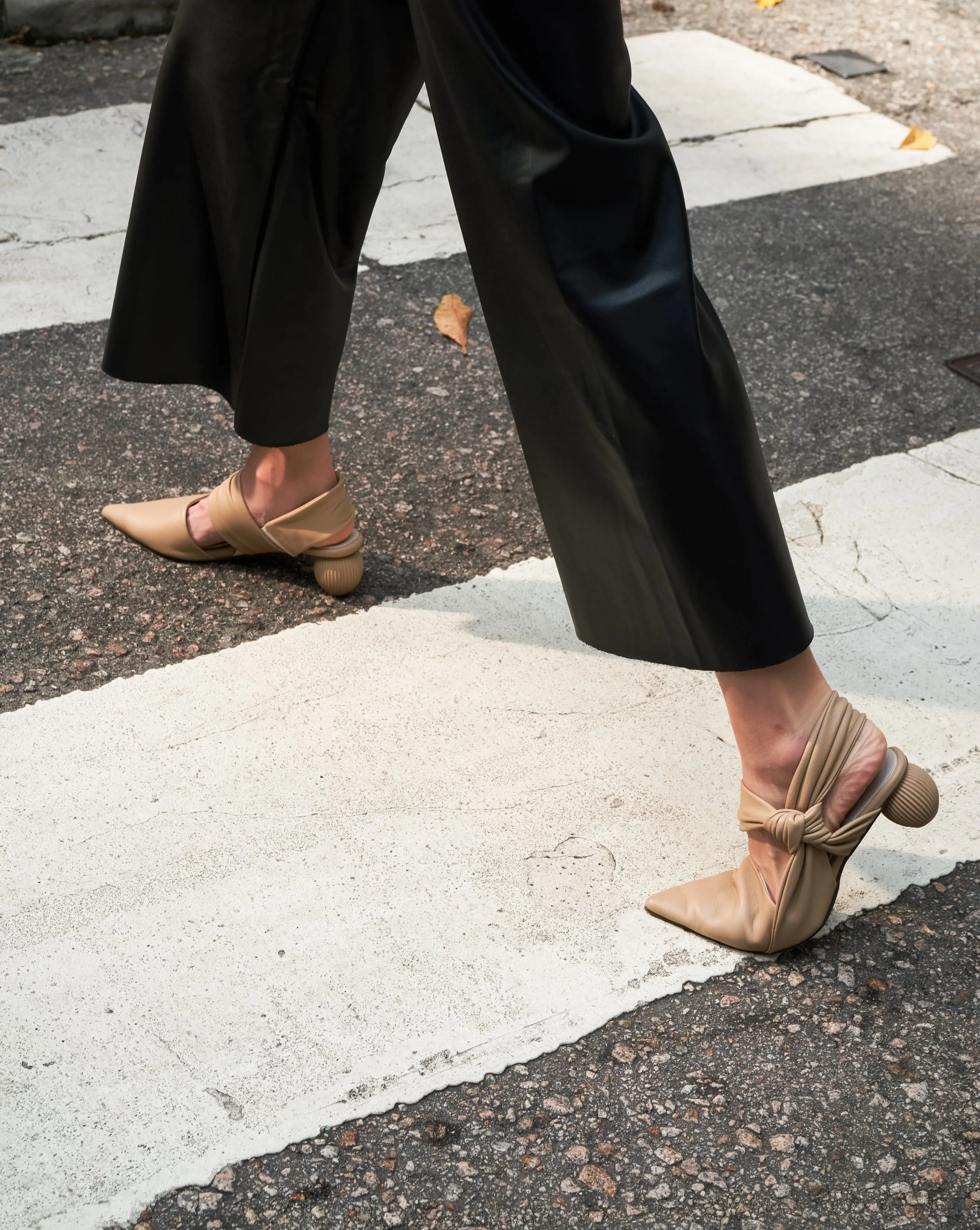 Lantern-Heel Knot Pumps
